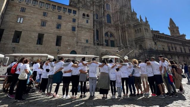 Asociaciones y voluntarios recorren la última etapa del Camino Francés para concienciar sobre la donación de médula.