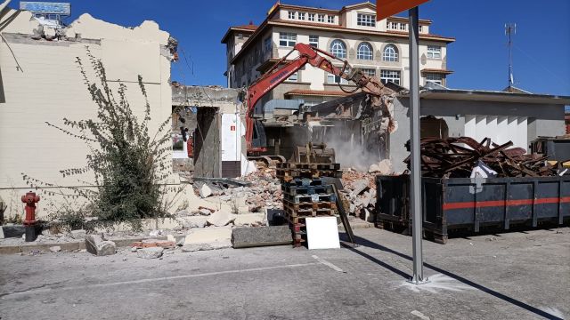 Obras de demolición de la cantina del Puerto de A Coruña 