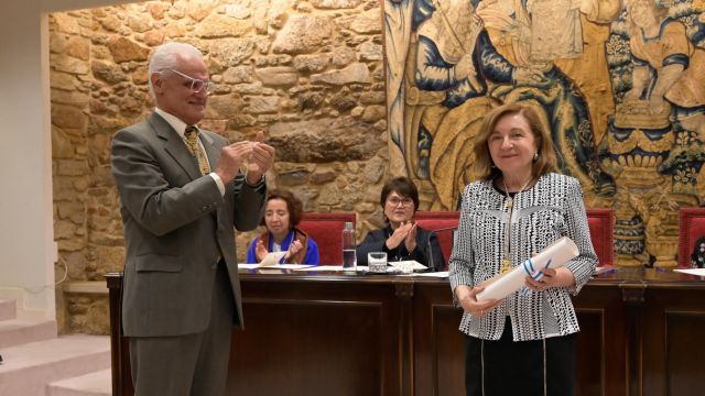 María Rosa Lojo ingresa en la Real Academia Galega.