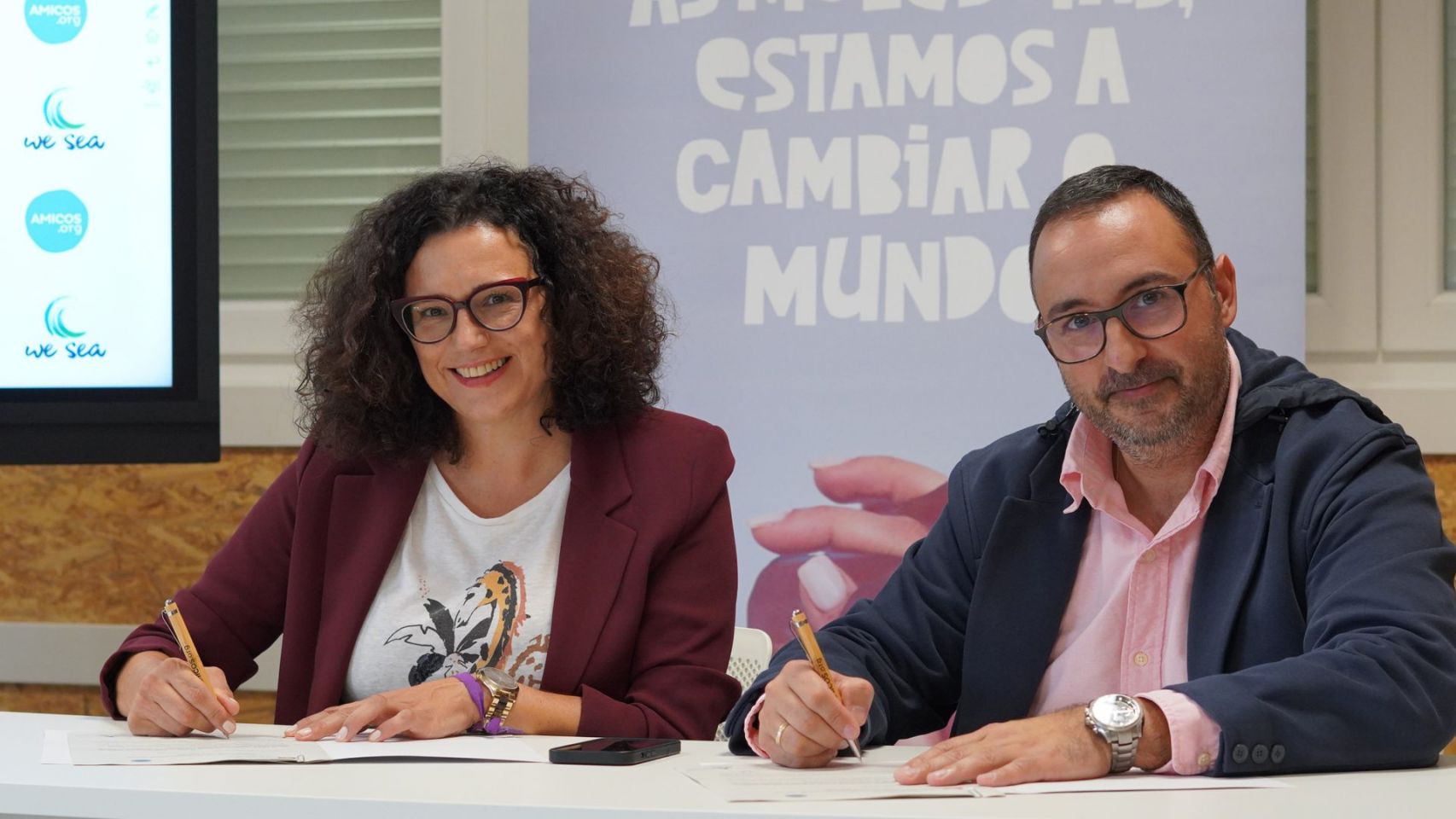 Firma del convenio de colaboración entre Amicos y Jealsa