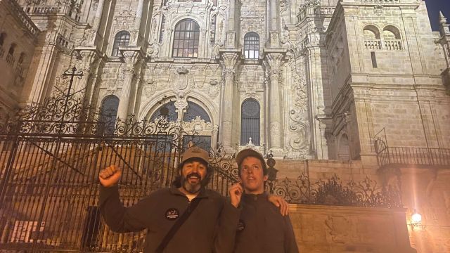 Juan y Santi Zemboraín a su llegada en Santiago de Compostela