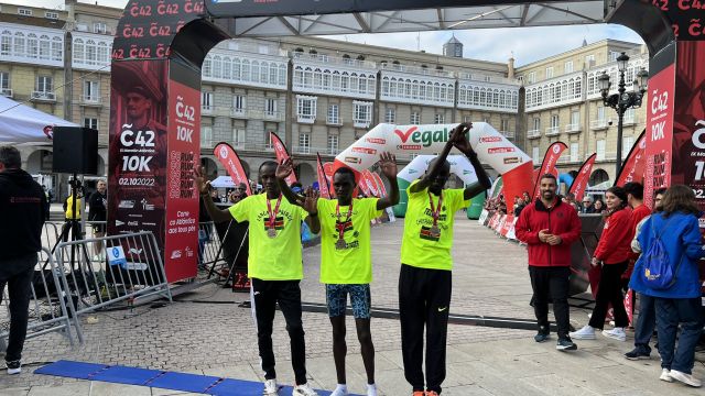 Campeones masculinos de la maratón Coruña42.