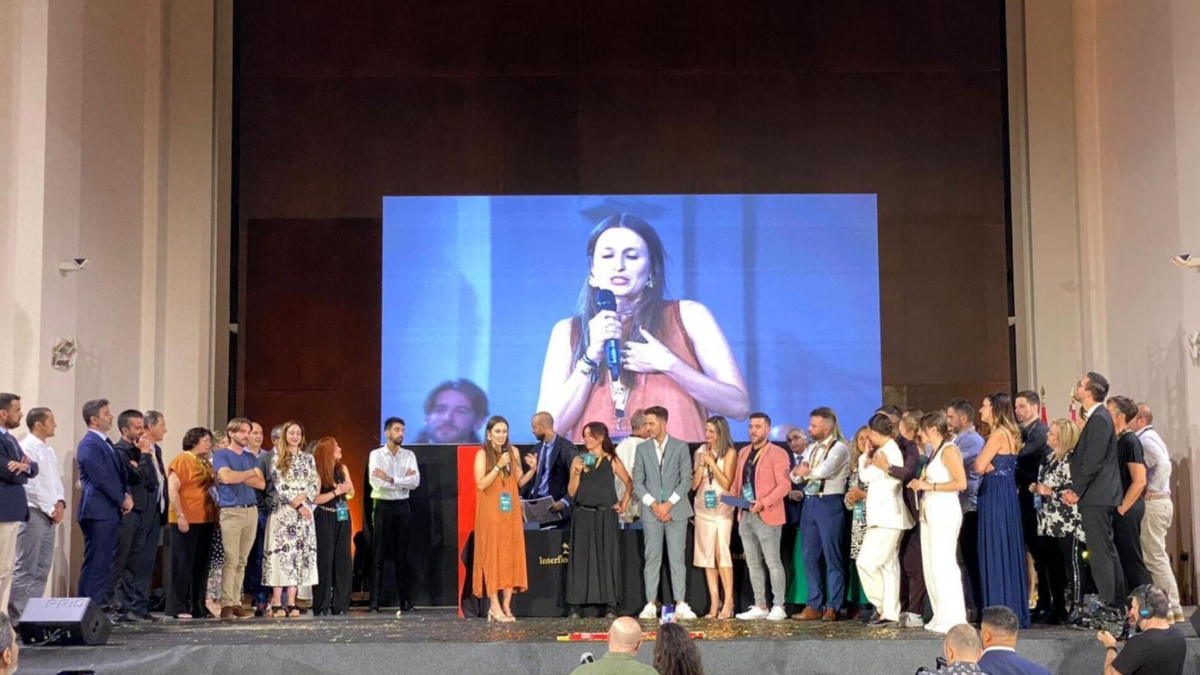 Entrega del premio Mejor Artesano Florera 2022 a la gallega Patricia Aguían.