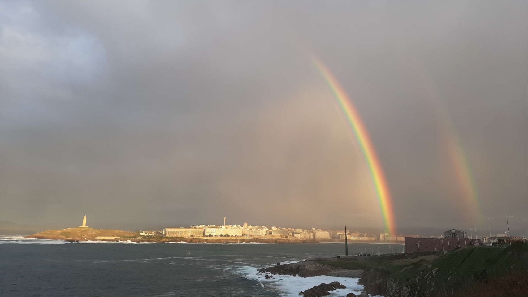 Arco iris  doble sobre el cielo de A Coruña durante el pasado fin de semana 