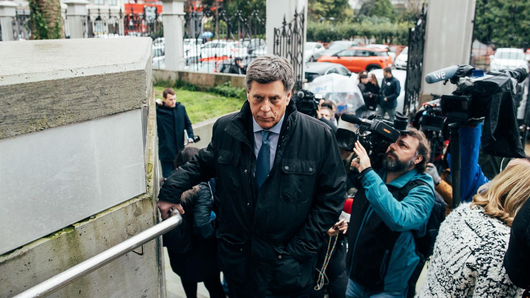 El empresario Juan Carlos Quer, padre de Diana, a su llegada a la Audiencia Provincial de A Coruña para asistir al juicio contra 'El Chicle'.