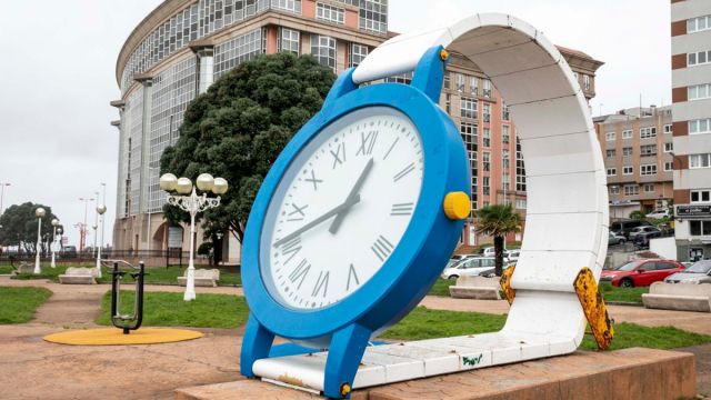 Reloj urbano del Paseo Marítimo de As Lagoas.