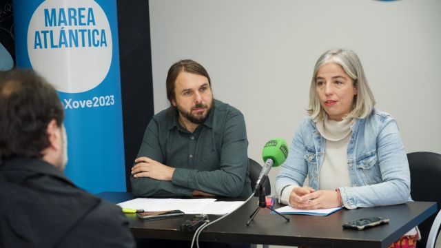 La portavoz de Marea Atlántica, María García, y el candidato a la Alcaldía, Xan Xove.