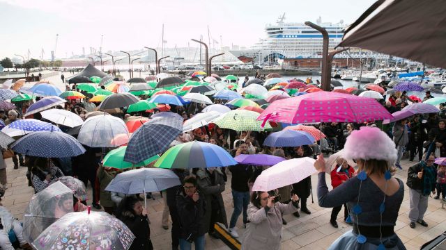 Celebración de la iniciativa Bajo el mismo paraguas en A Coruña.