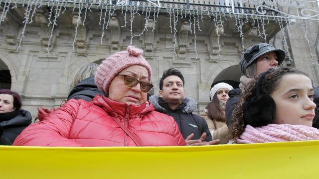 Concentración convocada por la comunidad colombiana en Lugo para mostrar su repulsa por el asesinato de Cristina Cabo, en la Praza Maior de Lugo, a 4 de diciembre de 2022.