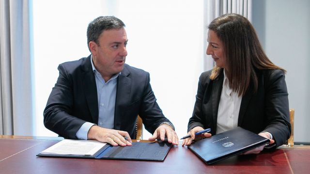 La alcaldesa de Betanzos y el presidente de la Diputación de A Coruña.