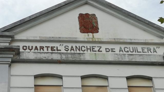 Escudo franquista en la fachada del Sánchez Aguilera