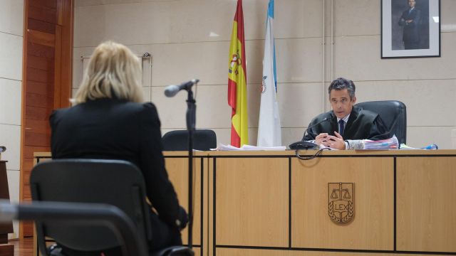 La acusada por el doble accidente mortal de Palmeira frente al juez Ángel Pantin en la Audiencia Provincial