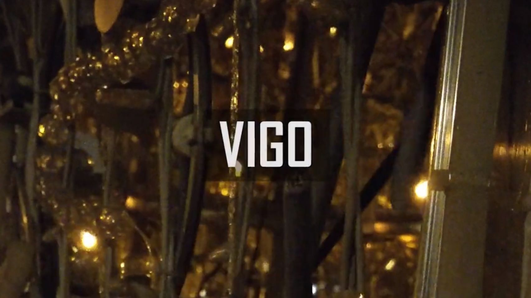Imagen de un cable cortado en un montaje lumínico de Vigo. 