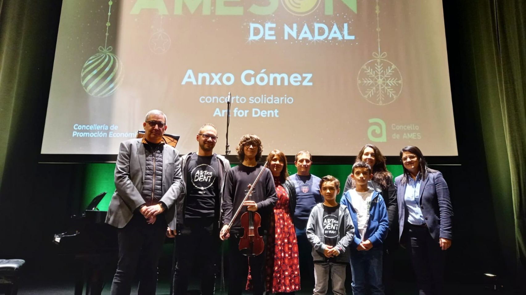 Foto de grupo del concierto de Anxo Gómez para Art for Dent