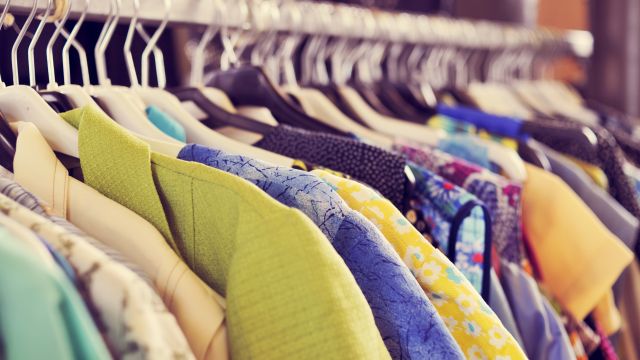 Los 8 trucos para comprar ropa de manera sostenible