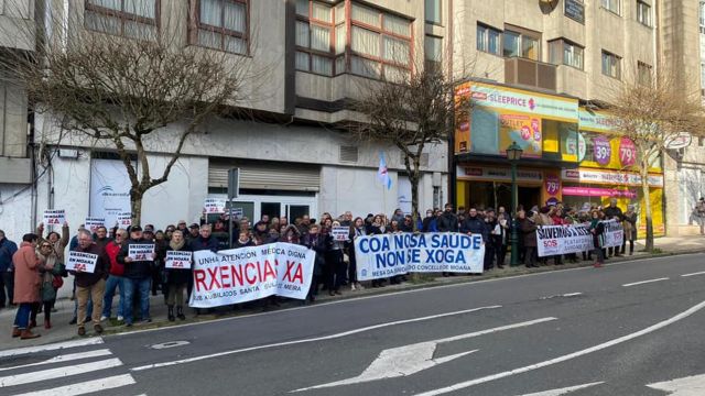 Protesta en las puertas del Parlamento gallego.