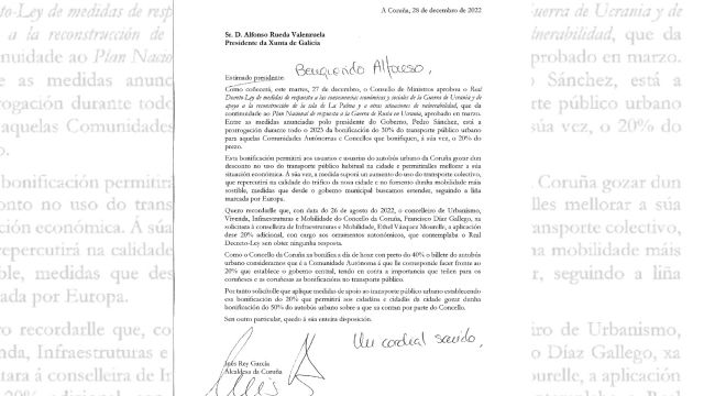 Carta de Inés Rey a Alfonso Rueda sobre la bonificación del bus urbano.