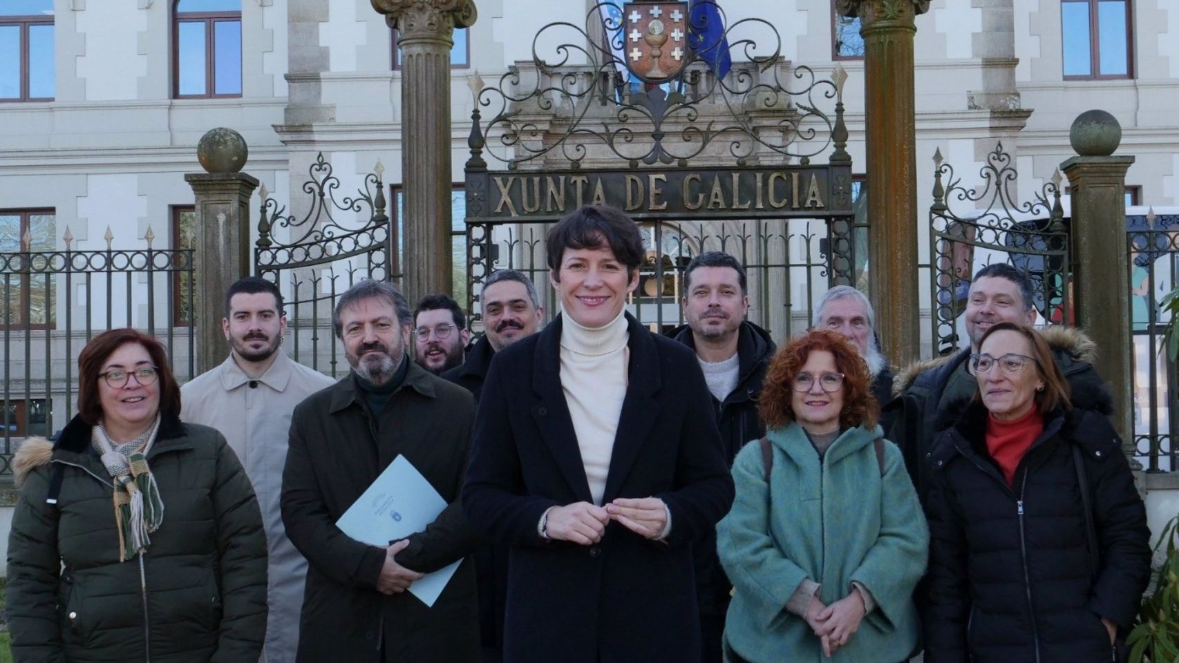 La líder del BNG, Ana Pontón, junto a miembros del grupo parlamentario en la sede de la Xunta.