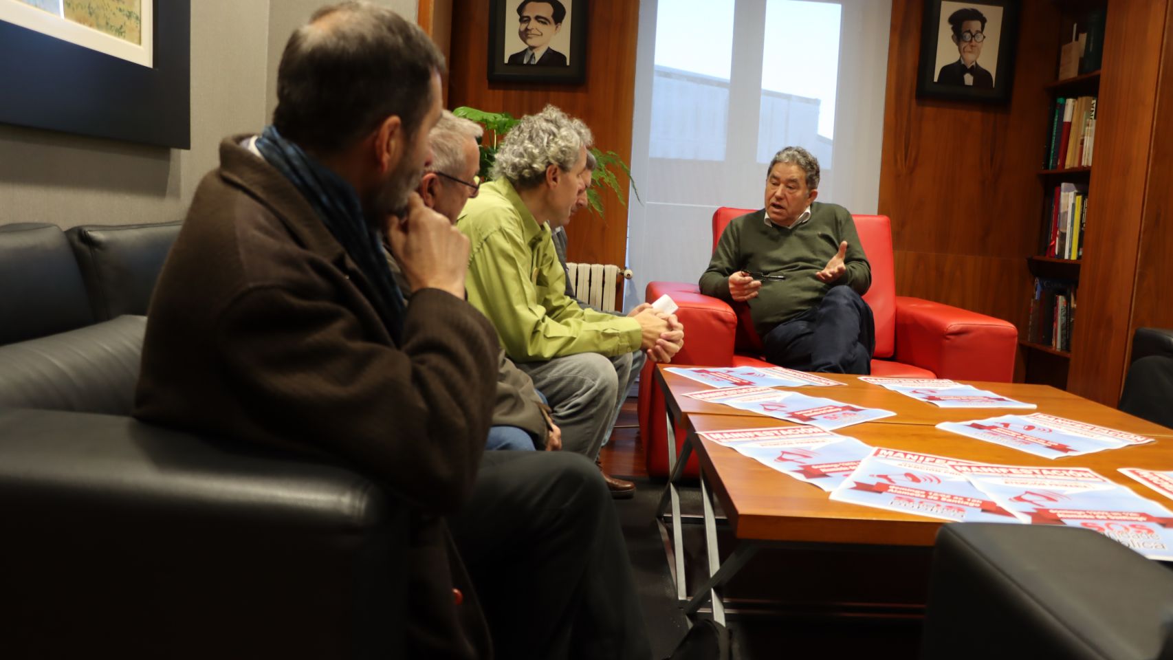 Reunión de Miguel Anxo Fernández Lores con SOS Sanidade Pública.