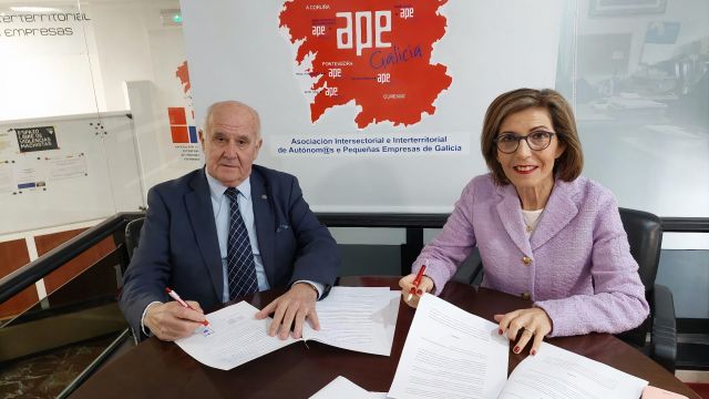Firma del convenio de colaboración entre APE y Executivas de Galicia.