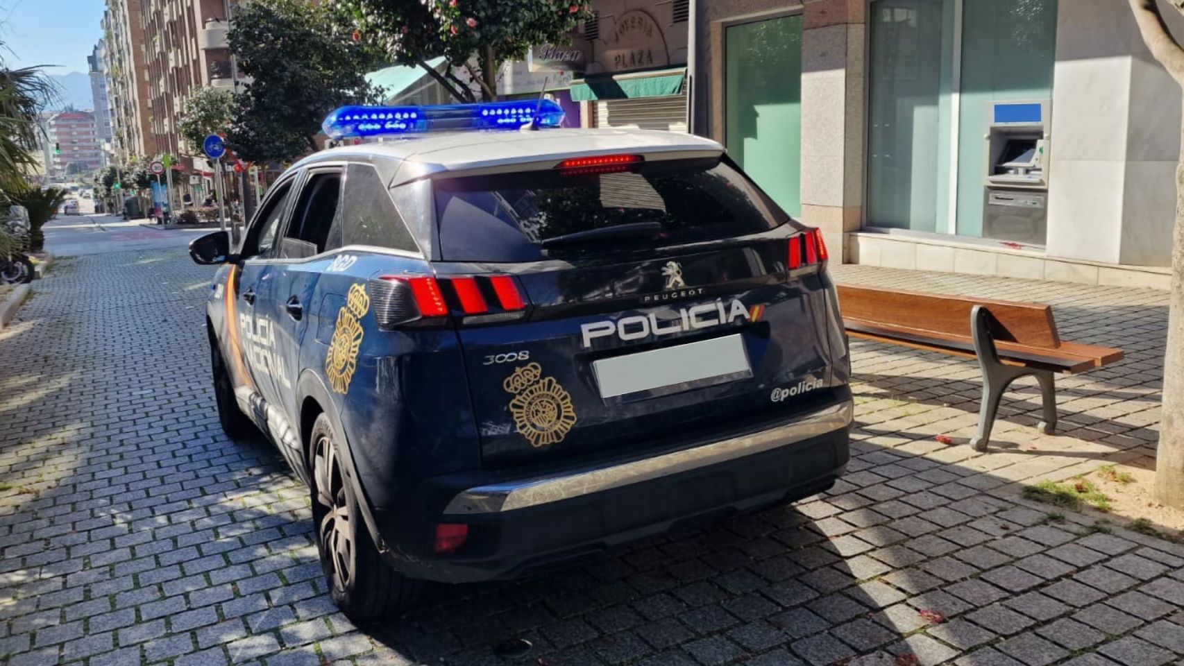 Un vehículo de la Policía Nacional en Vigo.