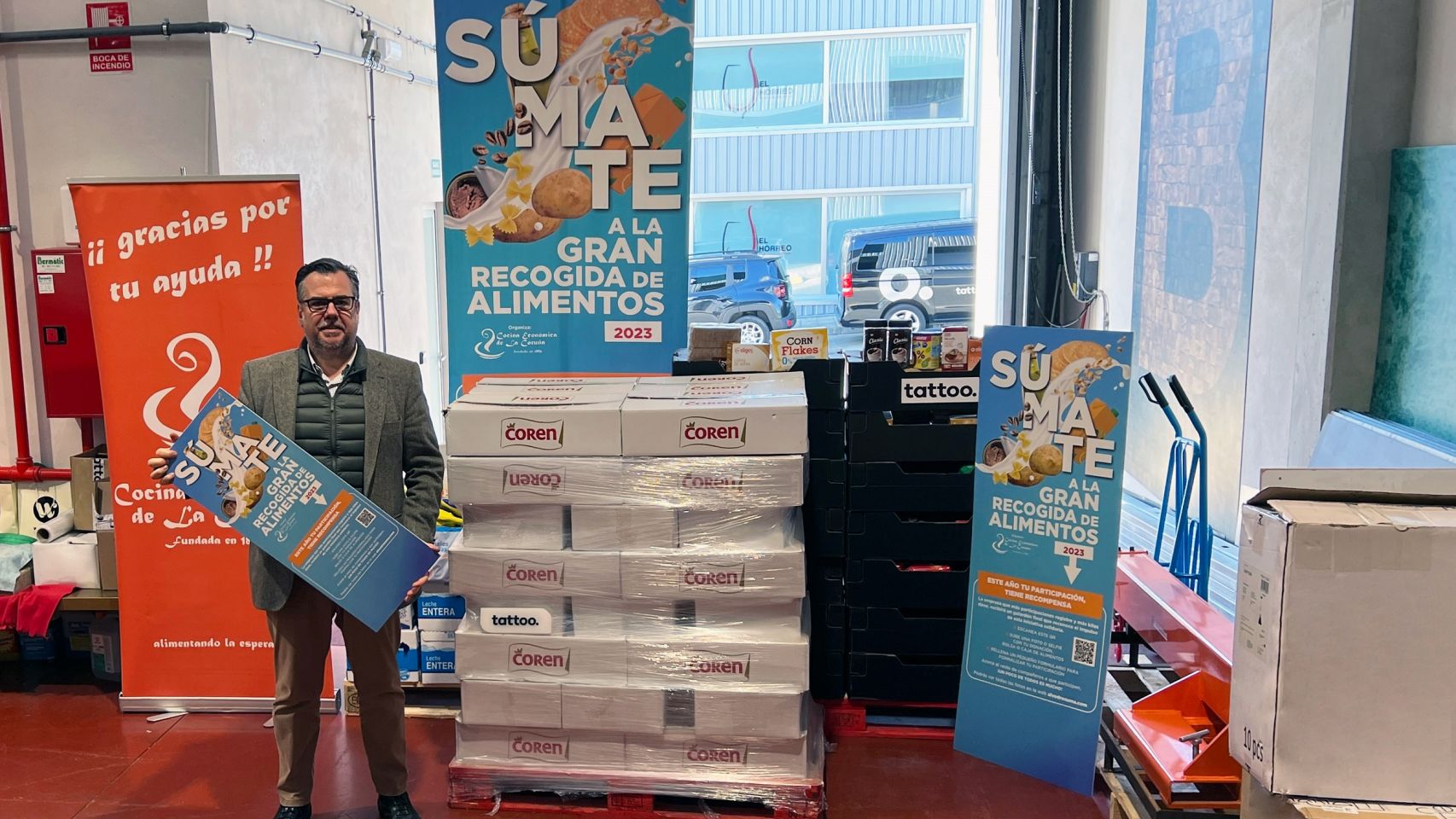 Alvedro Suma dona 1.200 kilos de alimentos a la Cocina Económica de A Coruña.
