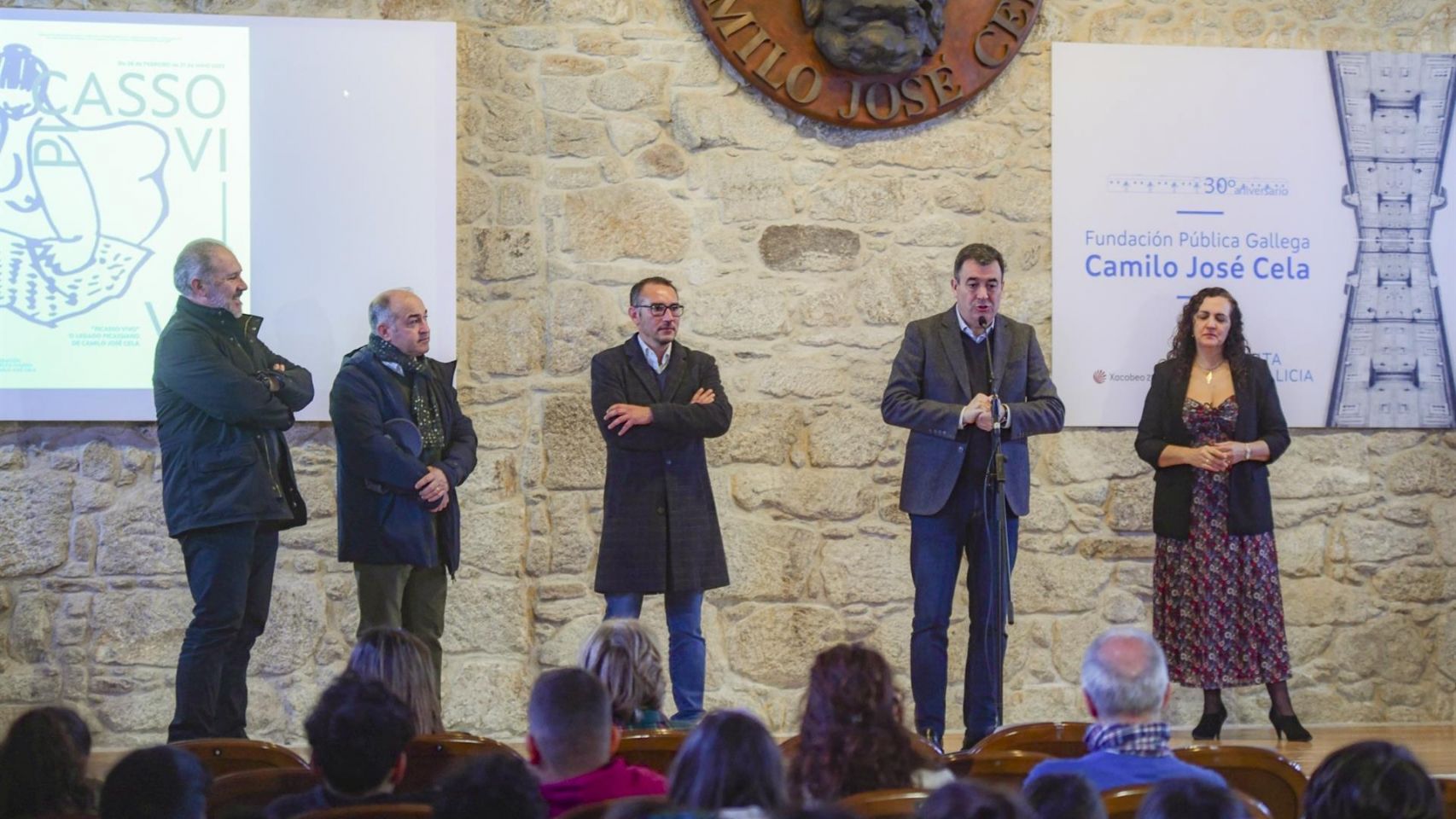 El conselleiro de Cultura, Educación, FP e Universidades, Román Rodríguez, ha sido el encargado de inaugurar este martes la exposición Picasso vivo en Padrón (A Coruña) 