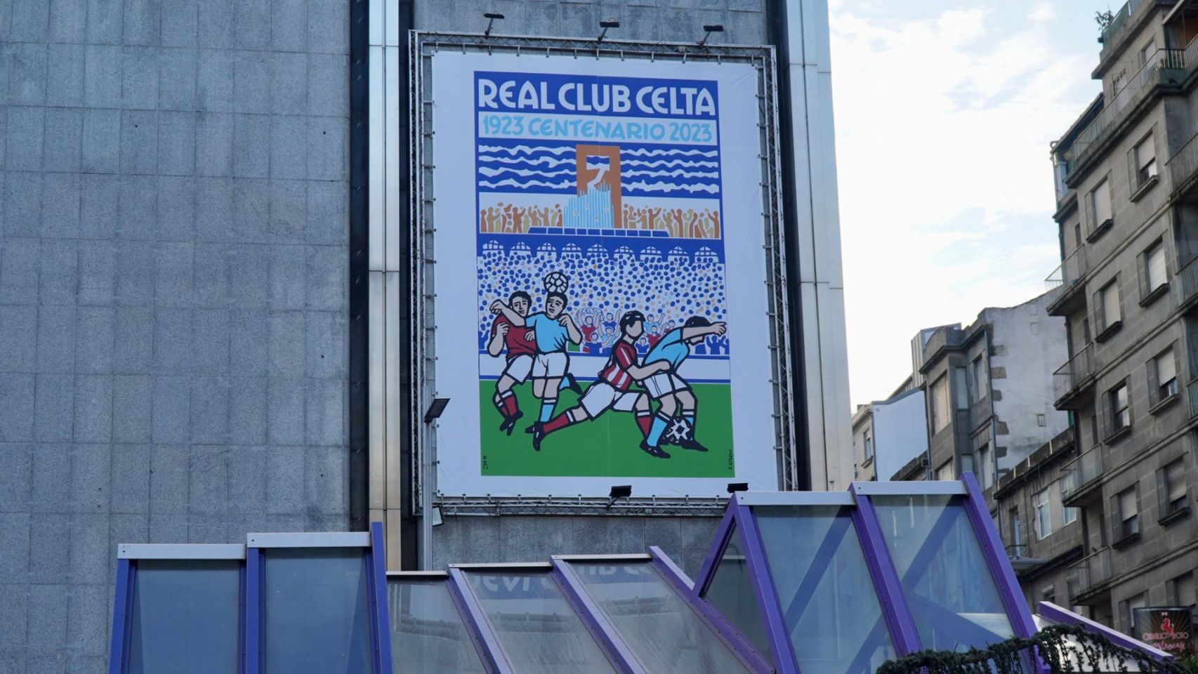 El cartel oficial del Centenario del Celta en la fachada de El Corte Inglés.