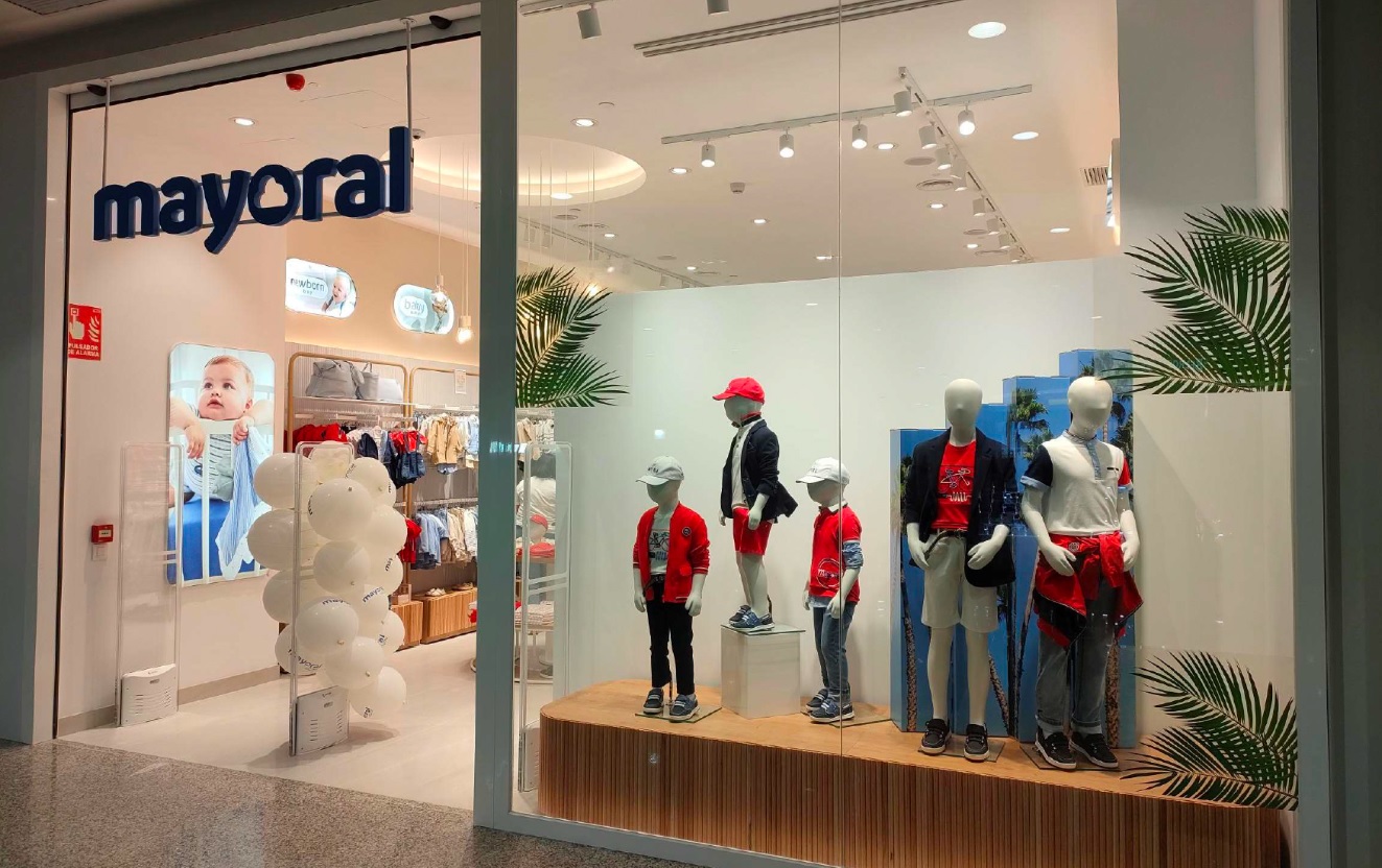 La marca de ropa infantil Mayoral reabre sus puertas en el centro comercial  Odeón (Narón)