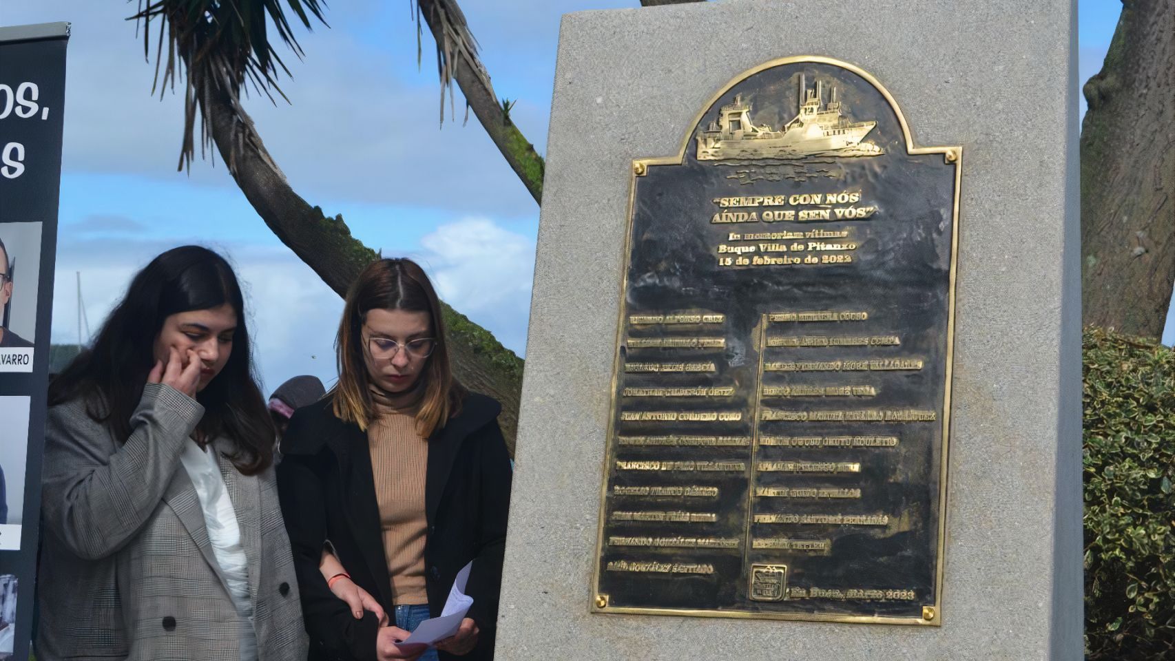 Homenaje en Bueu a las víctimas del naufragio del 'Villa de Pitanxo'.