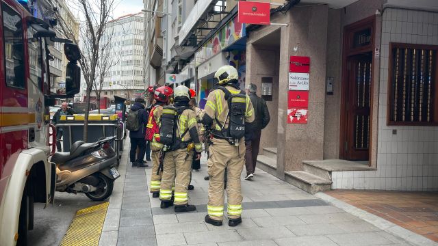 Intervención de los bomberos en la calle Federico Tapia, A Coruña, en una imagen de archivo.