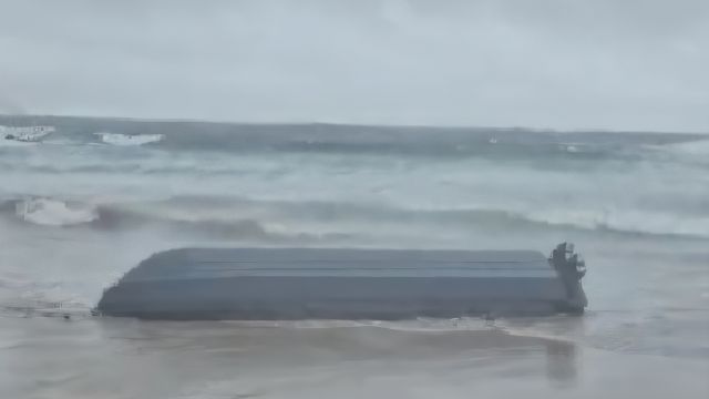 La planeadora que apareció este jueves en Muxía.