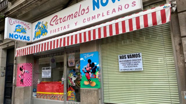 Caramelos Novás, la histórica tienda de golosinas de la calle Benito Corbal, en Pontevedra,