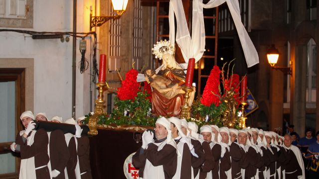 Una imagen de archivo de una procesión en A Coruña.