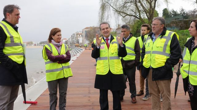 Visita del alcalde, Abel Caballero, al Paseo de Bouzas.