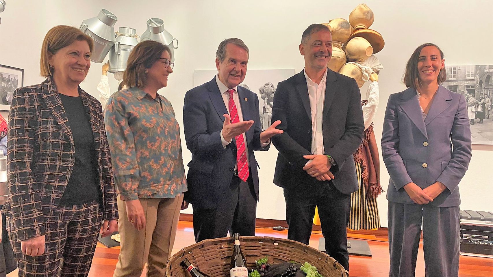 Inauguración de la exposición 'Fragmentos de onte' de Bodegas Martín Códax en Vigo. 