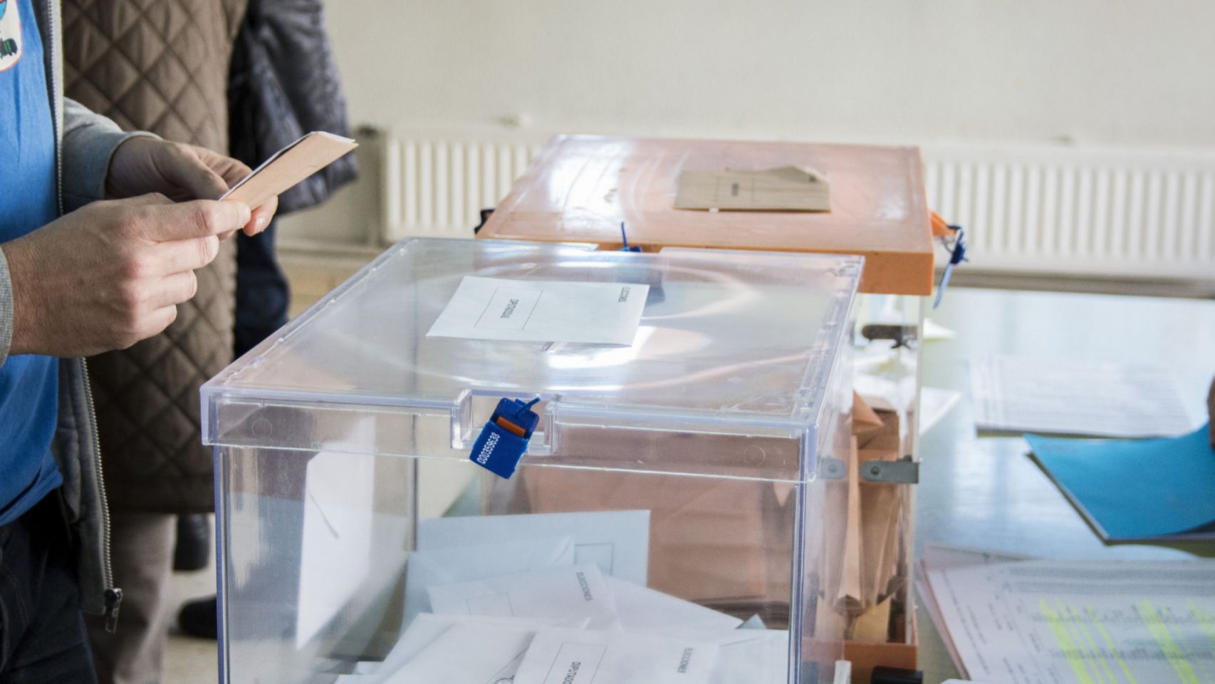 Una urna con votaciones en el marco de unas elecciones. 