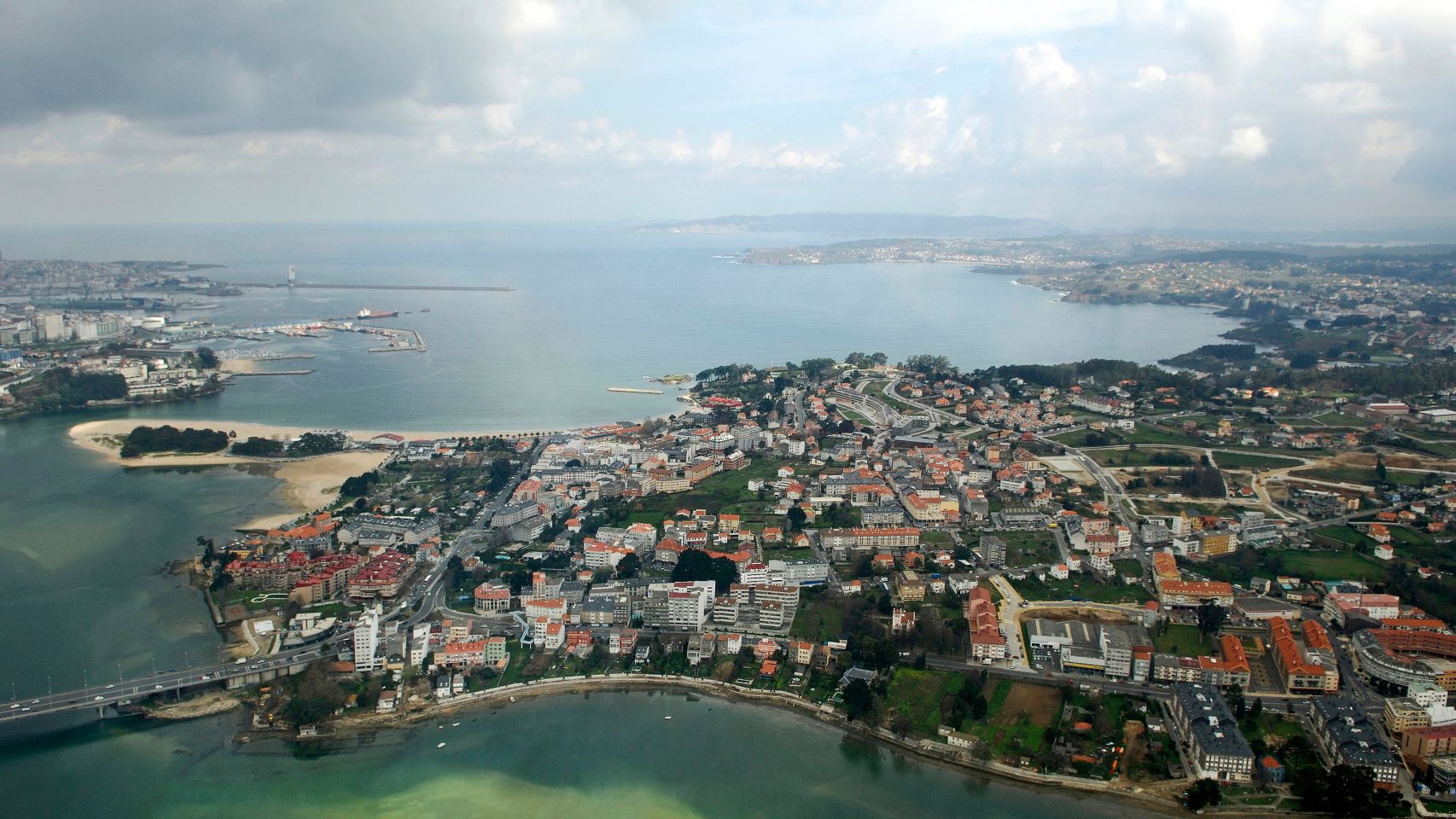 Foto aérea del municipio de Oleiros (A Coruña).