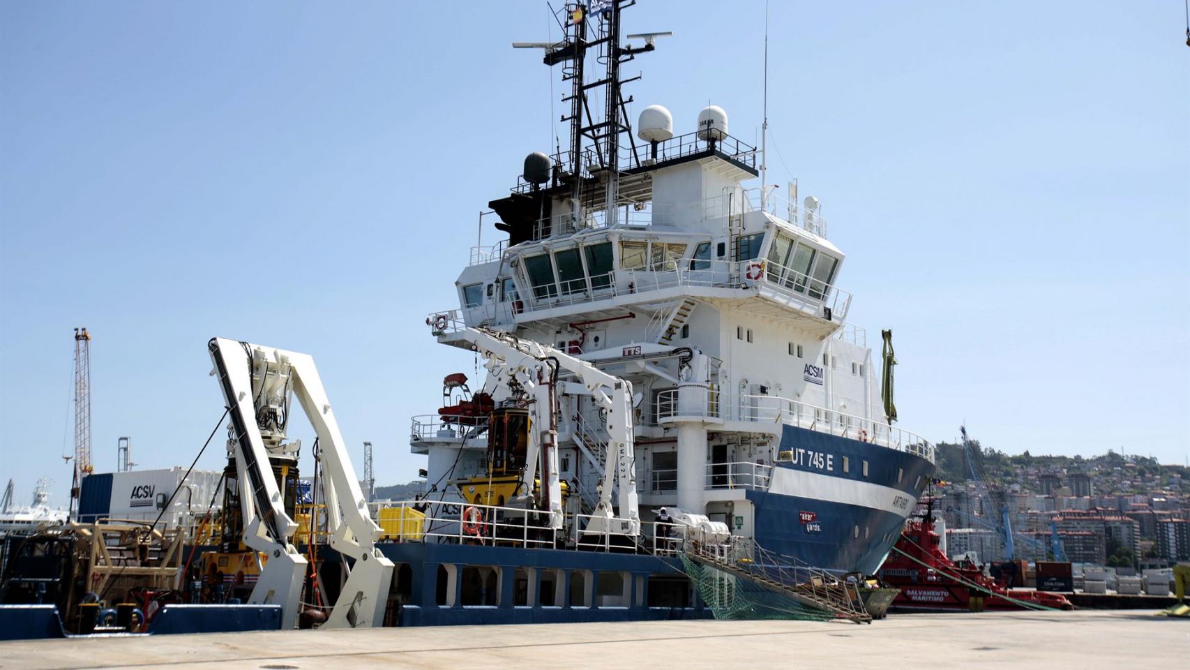 Buque 'Ártabro', de ACSM Shipping, atracado en el puerto de Vigo antes de zarpar para inspeccionar el pecio del 'Villa de Pitanxo' en Canadá.