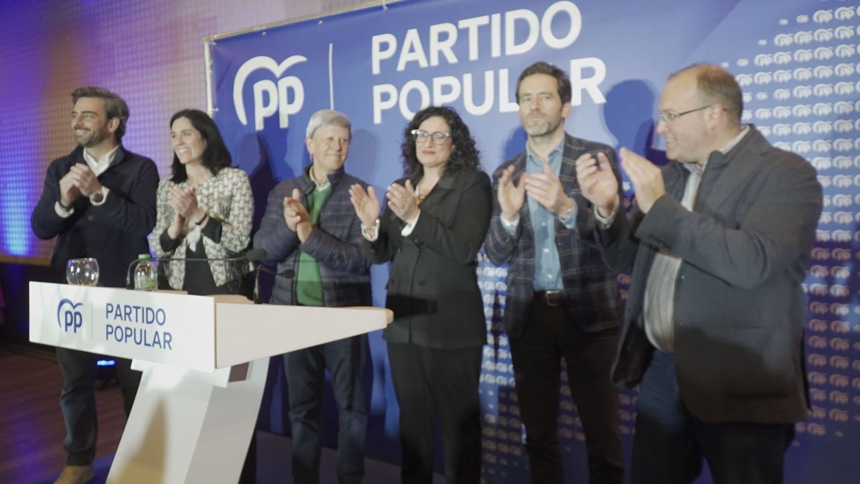 Lucía Calvo, en el centro, con sus compañeros de candidatura
