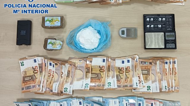 Droga y dinero en efectivo intervenido en Santiago de Compostela