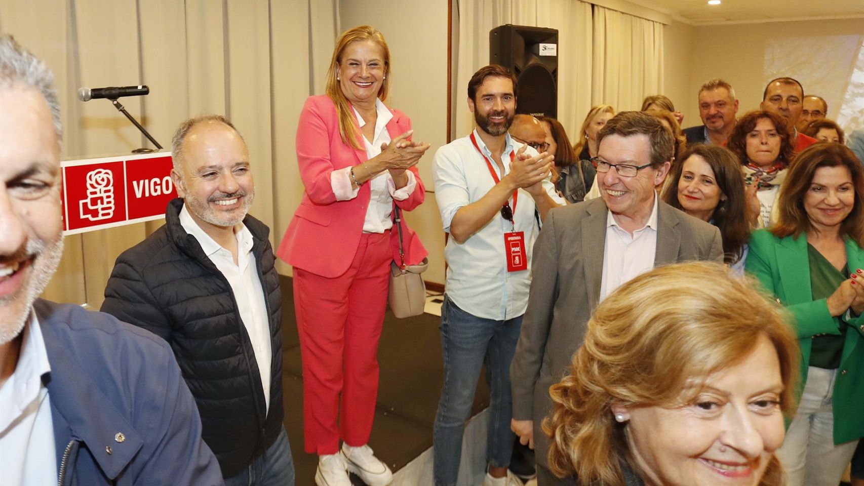 David Regades, Carmela Silva y Carlos López Font en en la noche electoral del 28-M.