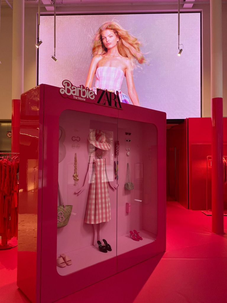 Photocall Barbie de segunda mano por 20 EUR en Sanlúcar de