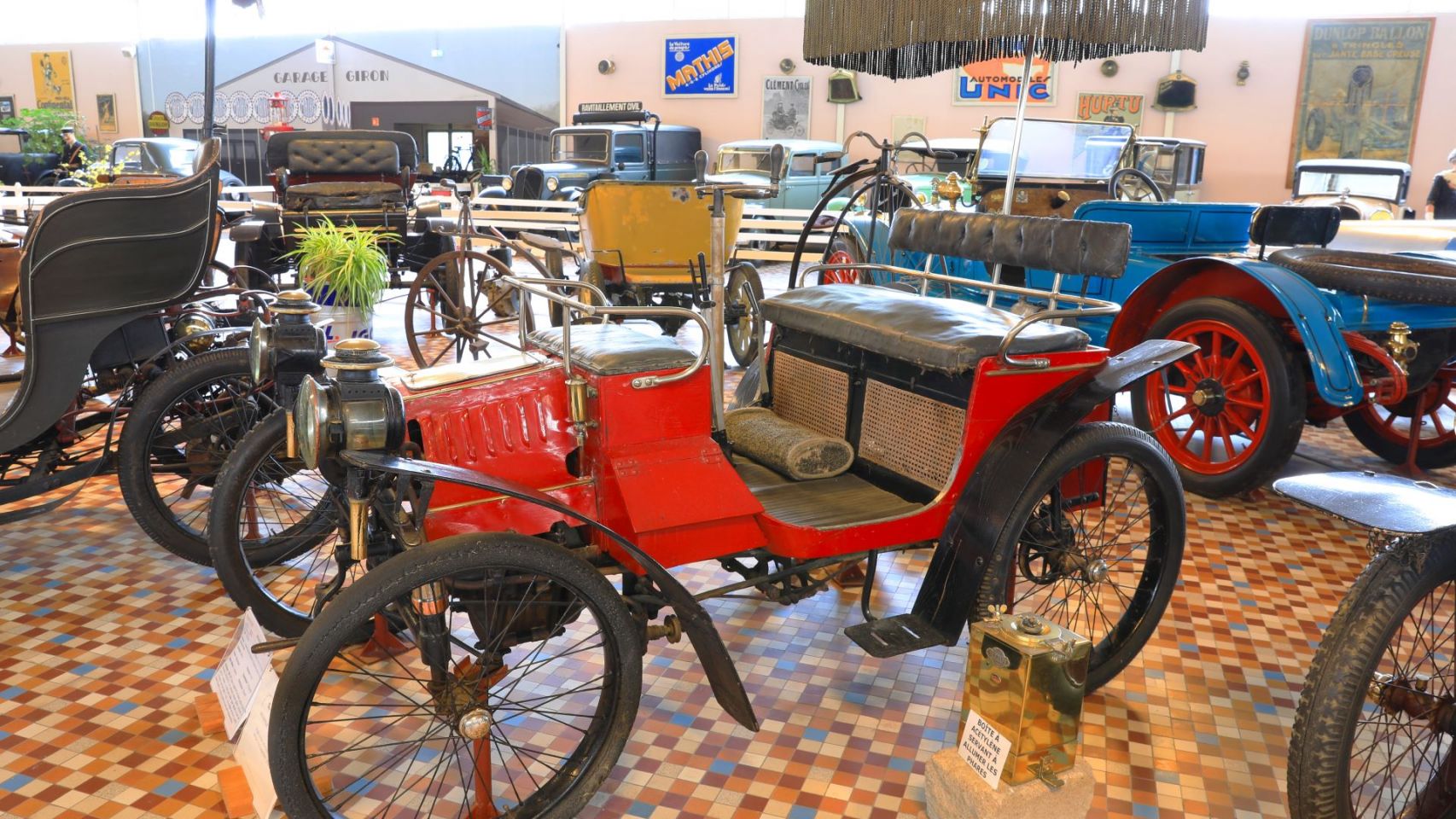 Un coche Decauville, la misma marca que el primer modelo matriculado en Galicia