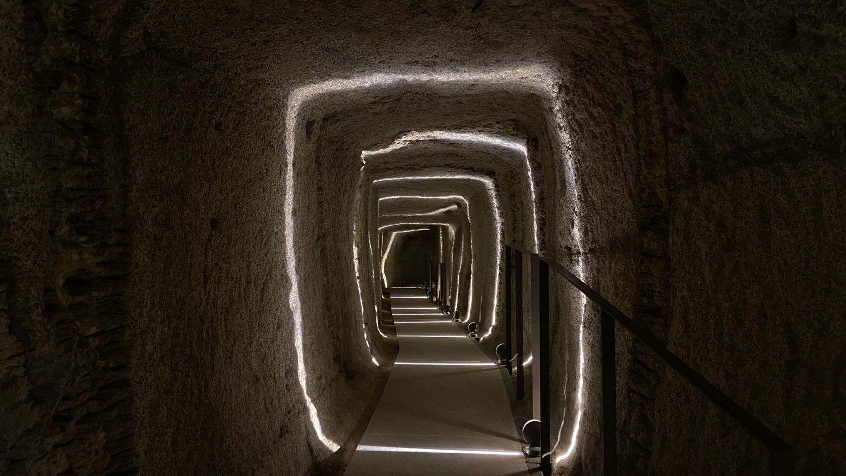 Túneles subterráneos de la fortaleza de O Castro, en Vigo.