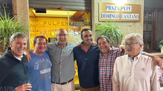 Pepe Domingo Castaño en la Pulpería Rial con amigos