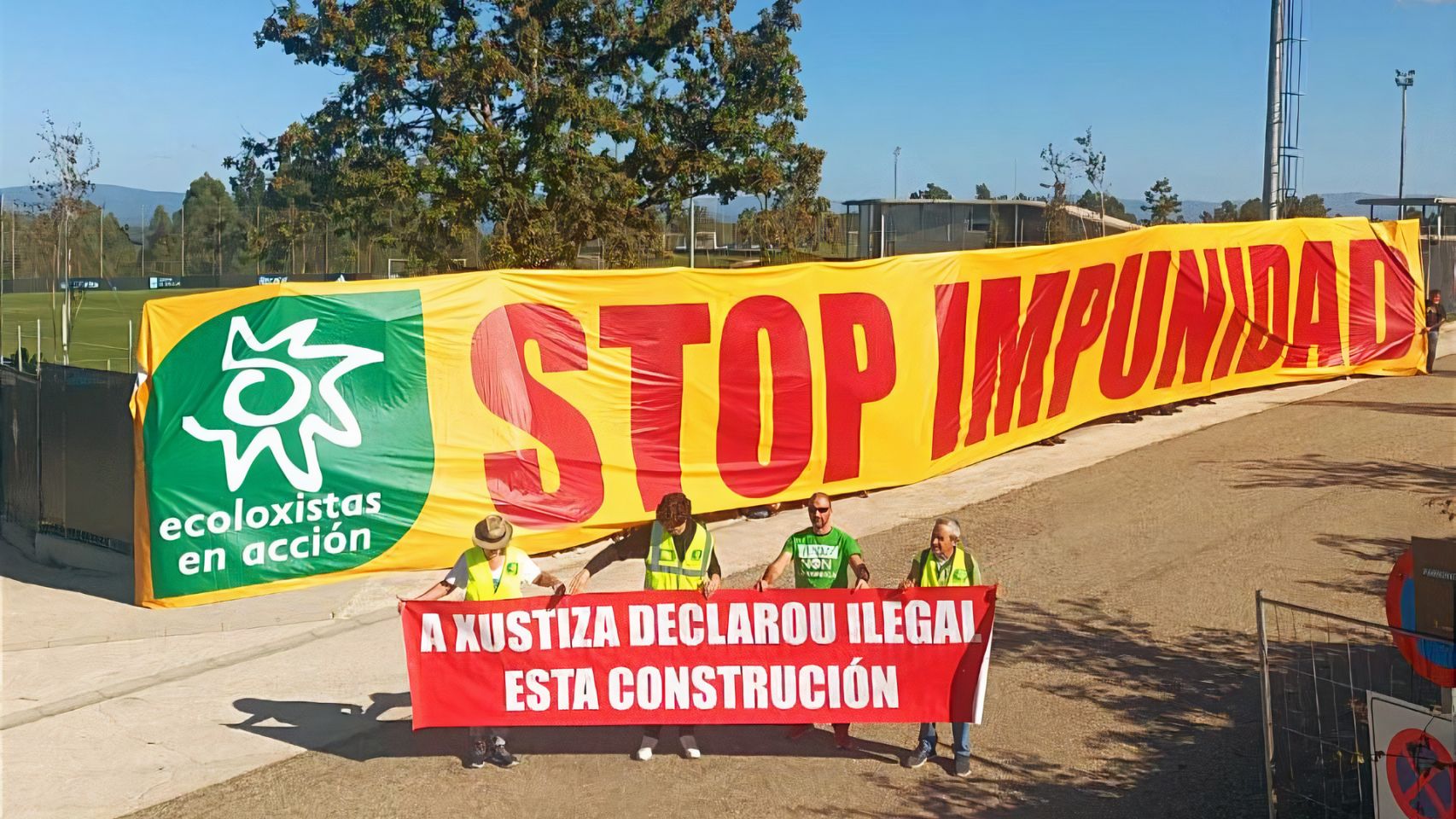 Protesta de Ecoloxistas en Acción contra Galicia Sports 360.