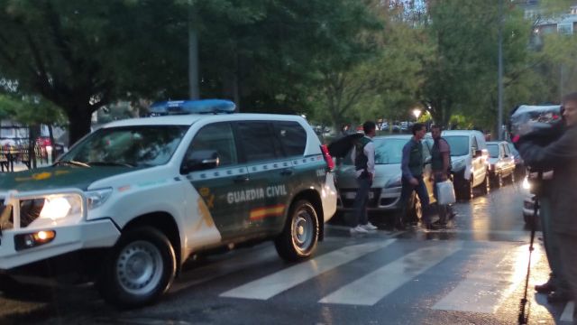 El detenido fue anoche trasladado a las dependencias de la Guardia Civil en Coruña