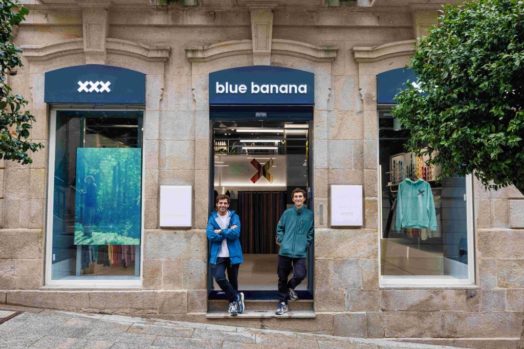 Blue Banana, la marca de la equis, abre su primera tienda física en Galicia