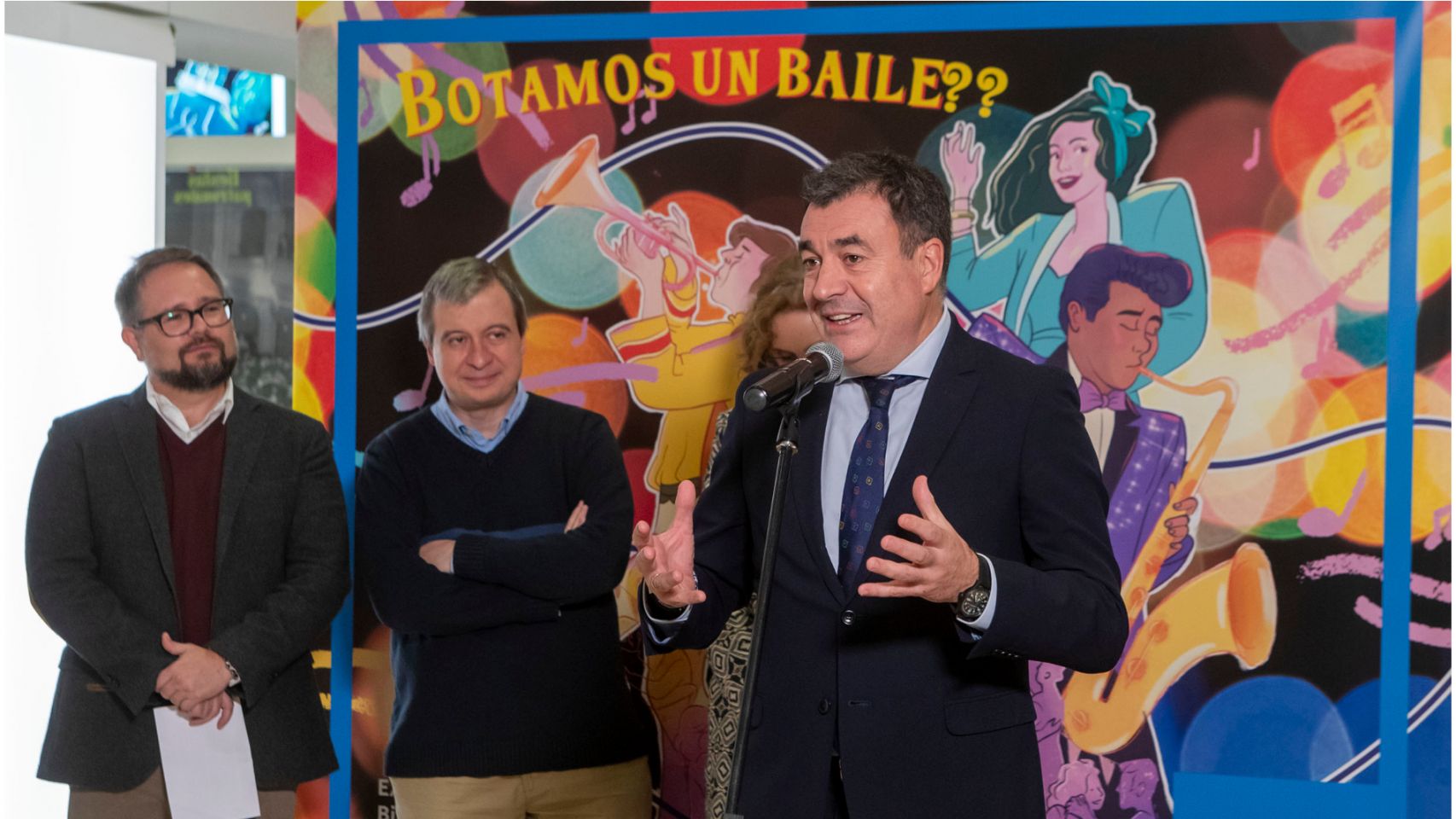 El concelleiro de Cultura Román Rodríguez durante la inauguración